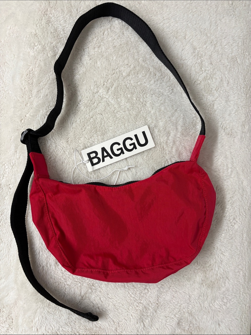 BAGGU Small Nylon Crescent Bag Candy Apple